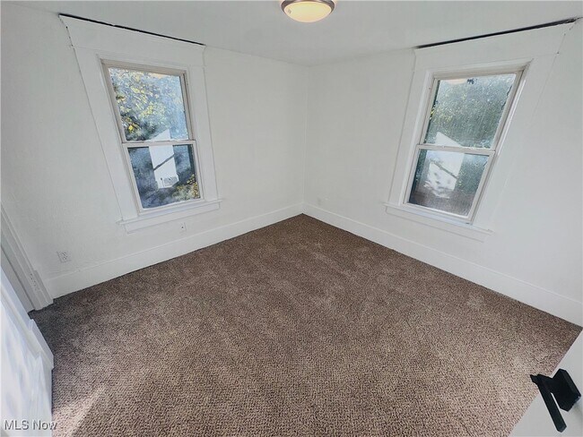 Building Photo - 308 Cole Ave