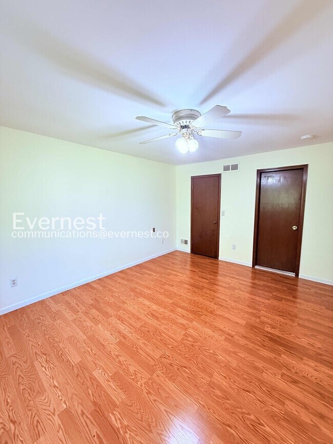 Building Photo - Modern Comfort with Ample Space - 2 Bed, 3 Bath, 1481 SqFt  | Pet Friendly | Available Now!