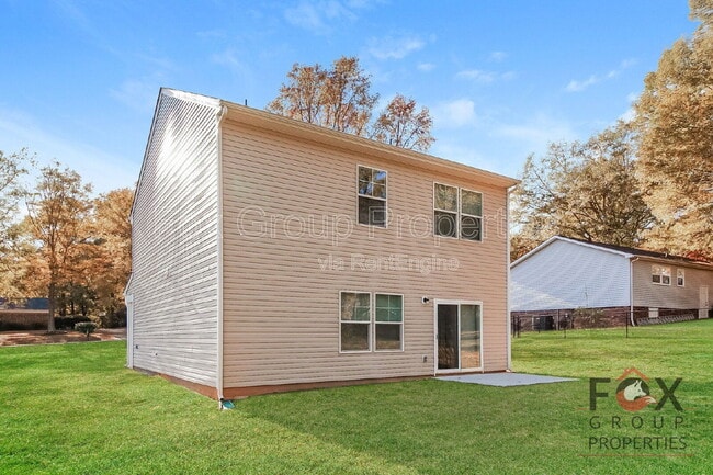 Building Photo - 467 Elm St