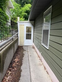 Building Photo - 515 Avenue C