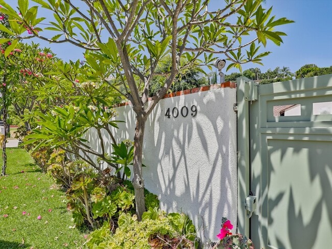 Building Photo - 4009 Beverly Glen Blvd