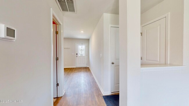 Building Photo - 509 Dakota Ave