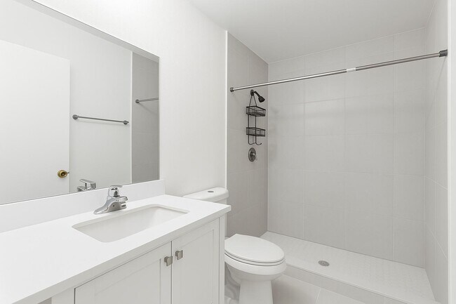 Building Photo - 646 SW 20th Ct
