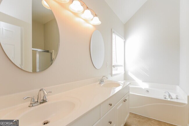 Building Photo - 403 Azalea Cove