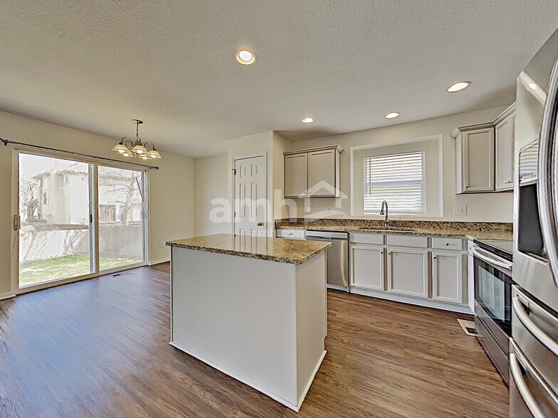 Building Photo - 9853 E 112th Dr