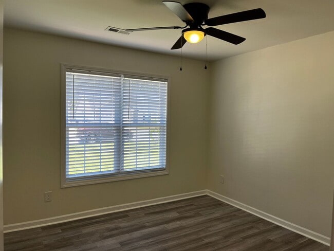 Building Photo - Beautiful home in Croatan Crossing