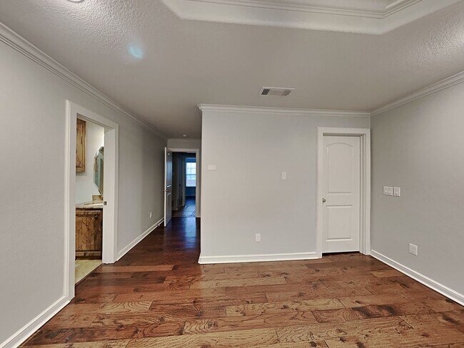 Building Photo - Spacious 4 Bed 2 Bath Home with Fireplace, Covered Patio & Fenced Yard in Denton, TX