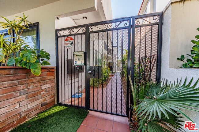 Building Photo - 722 Lincoln Blvd