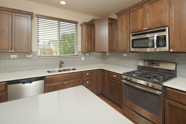 Kitchen - Gas Range - 4187 Lost Canyon Drive
