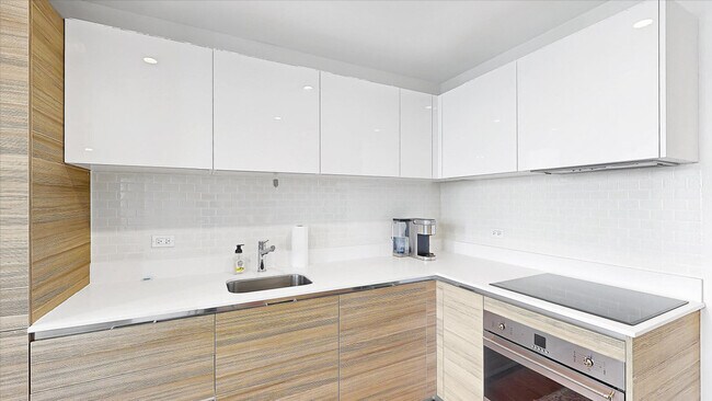 Building Photo - 777 N Ocean Dr