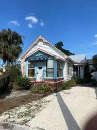 Building Photo - North Hyde Park Three Bedroom Bungalow in Plant High School District