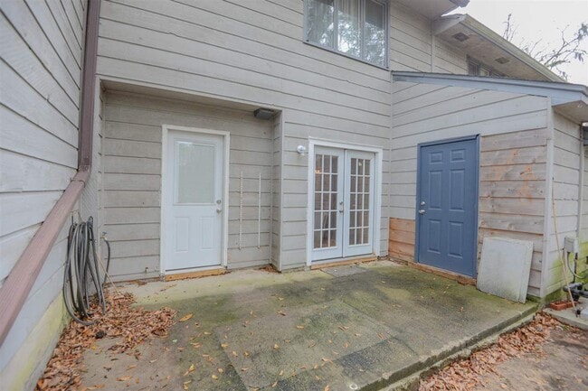 Building Photo - 108 E 3rd Ave