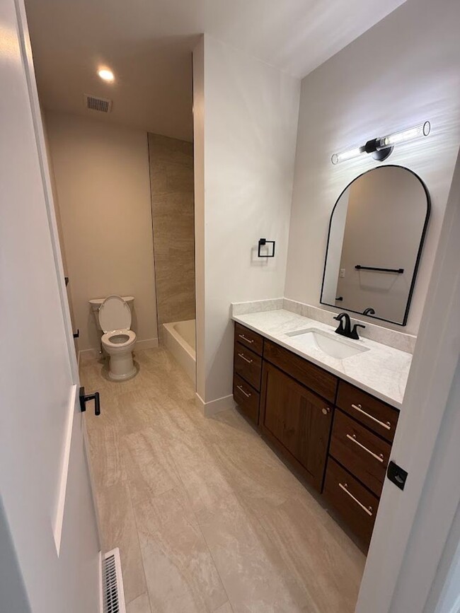 Building Photo - Spacious 4 Bedroom Home with Over 3,100 Sq Ft!