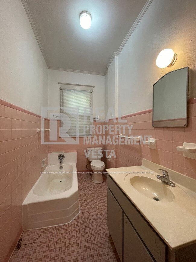 Building Photo - HALF OFF FIRST MONTH RENT - Historic Gem i...