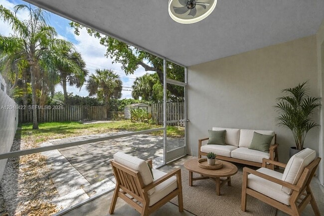 Building Photo - 810 SW 12th Ct