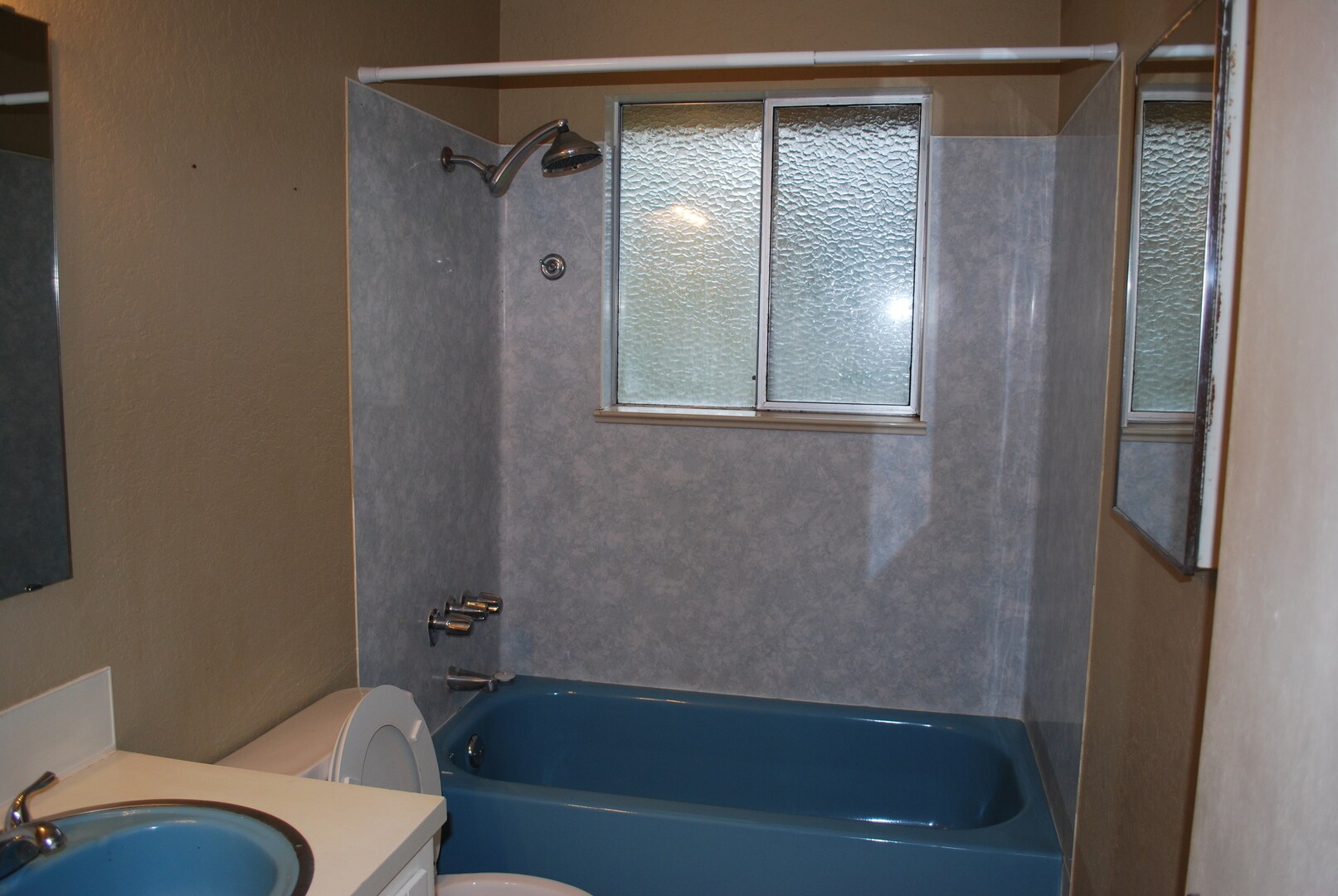 Building Photo - Shoreline Condo