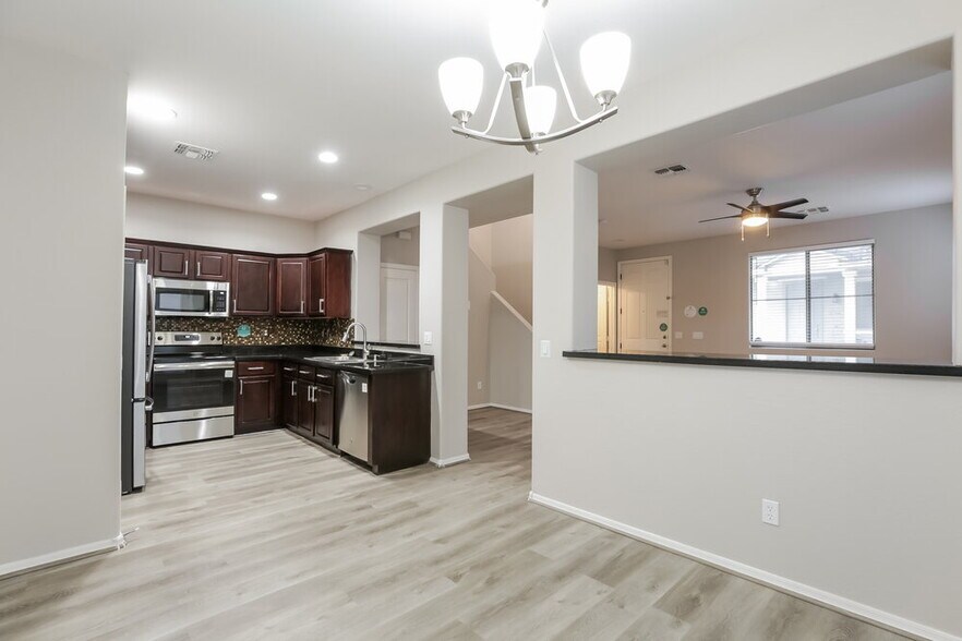 Building Photo - 7032 S 7th Ln