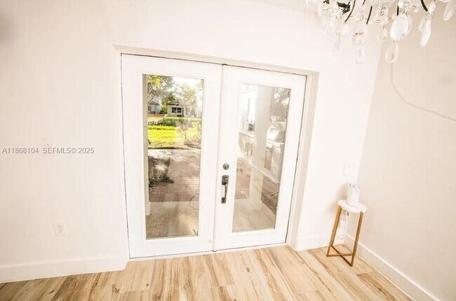 Building Photo - 1112 NE 41st Ave