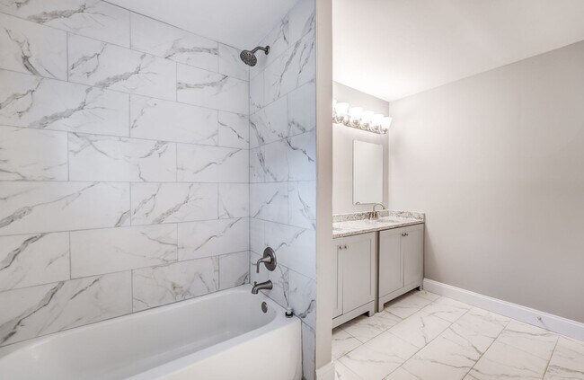 Building Photo - Charming 4-Bedroom, 3-Bath Single-Family H...