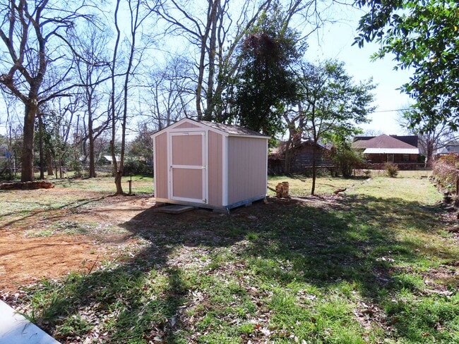 Building Photo - Newly Renovated 2 Bedroom, 1 Bathroom Cottage w/ Large Backyard! Storage Building