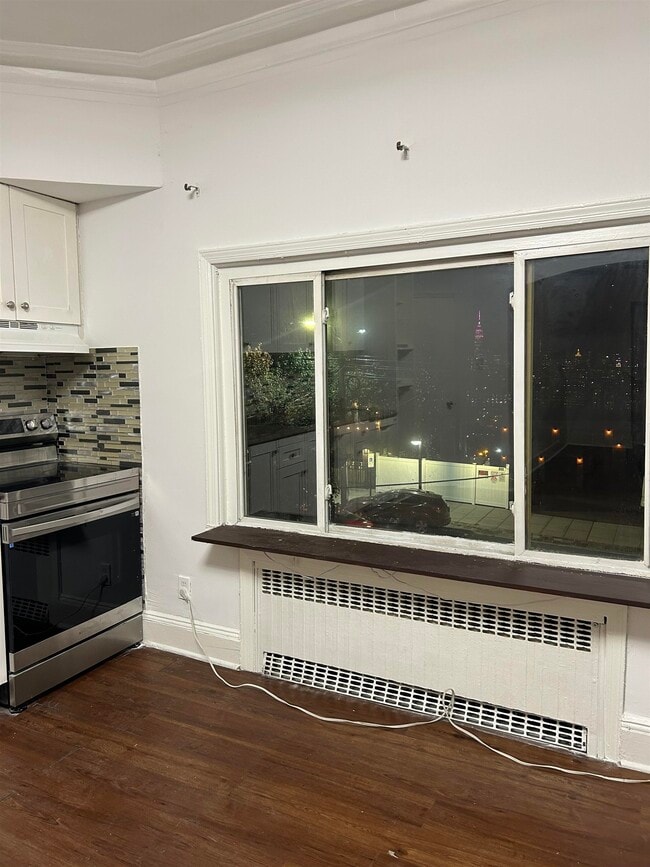 Building Photo - 811 Palisade Ave