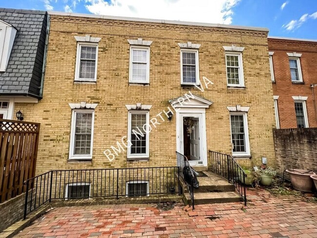 Building Photo - 1325 Lynnbrook Dr
