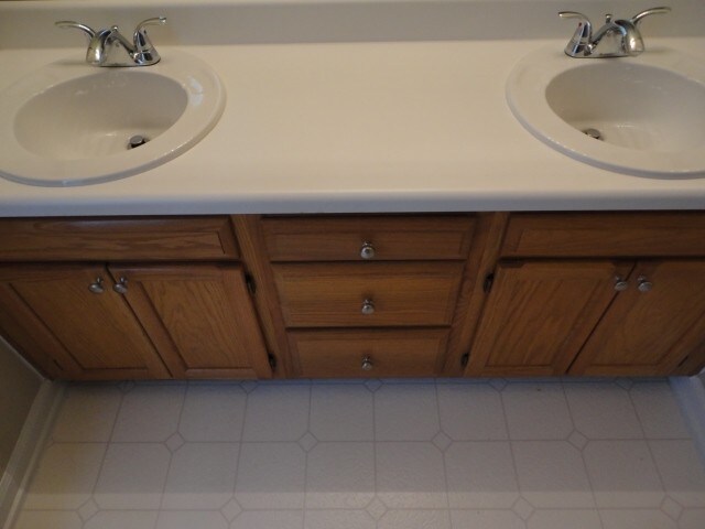 Building Photo - 705 Cattail Cir