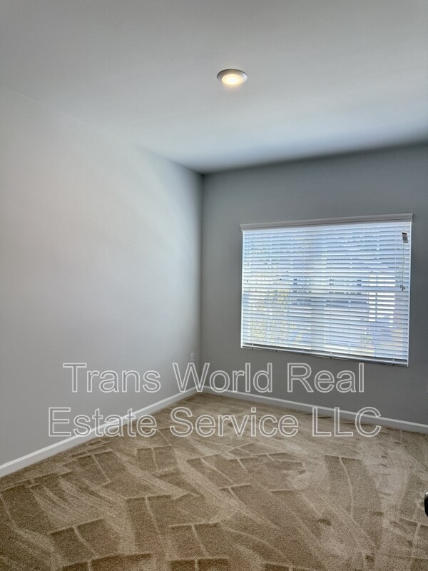Building Photo - 2090 Ecoland Dr
