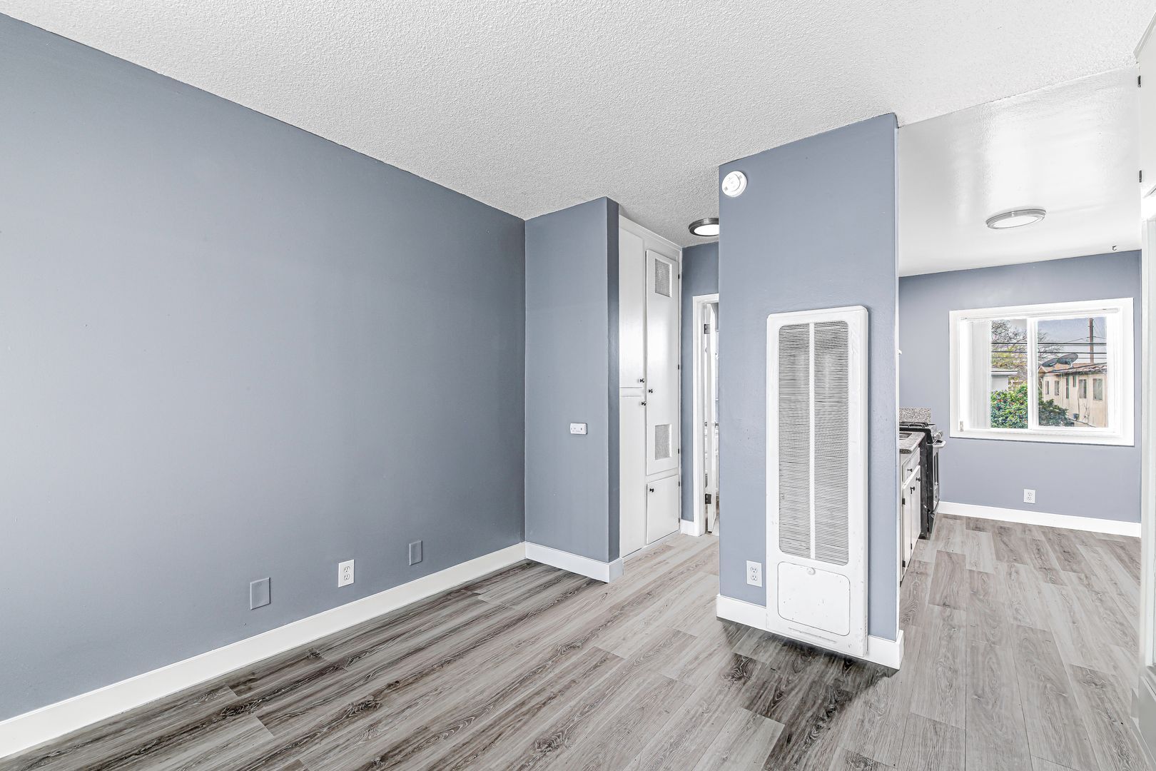 Building Photo - 210 E 29th St