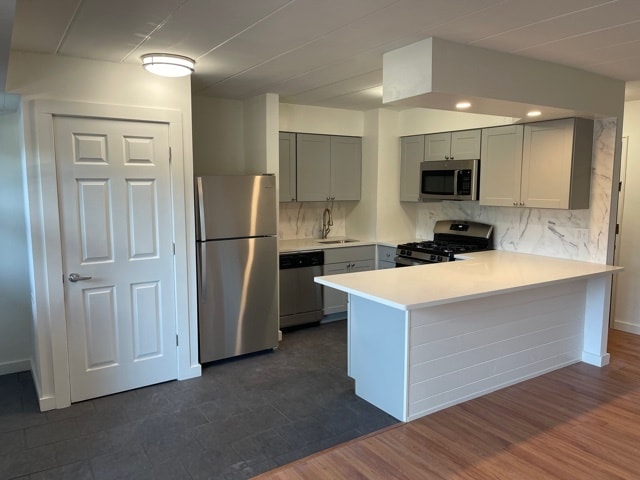 Kitchen - Montgomery Plaza Apartments