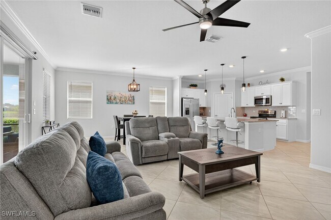 Building Photo - 2130 Hamlin St