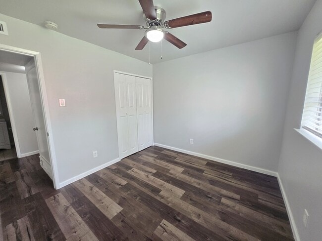 Building Photo - 433 Clearfield Dr