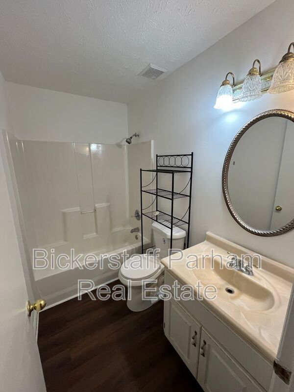 Building Photo - 165 Sweetwater Dr