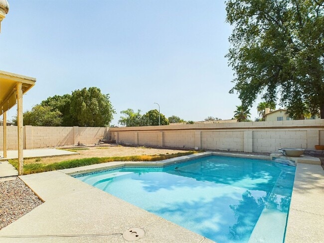 Building Photo - Garden Lakes retreat complete with private pool