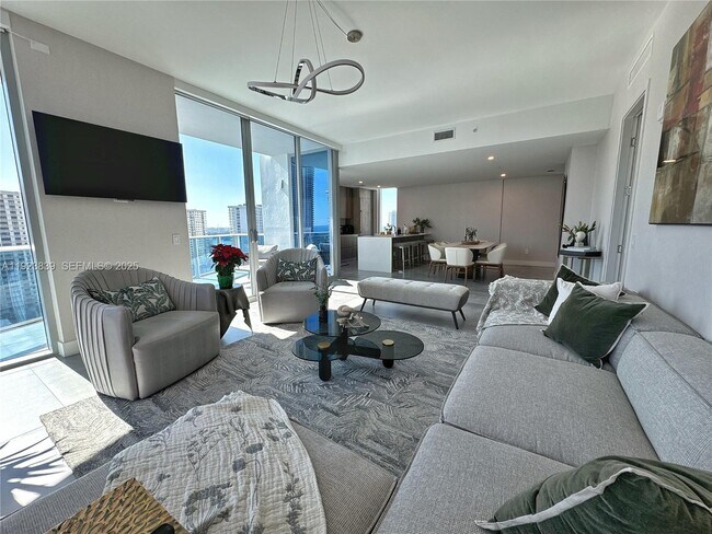 Building Photo - 17550 Collins Ave