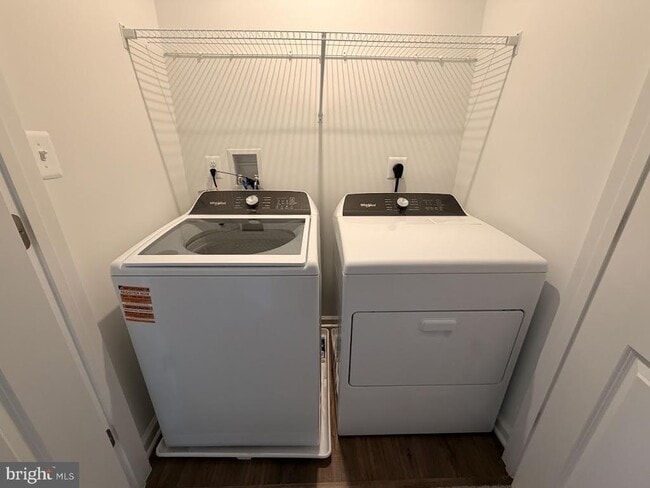 Building Photo - 453 Husky Trl