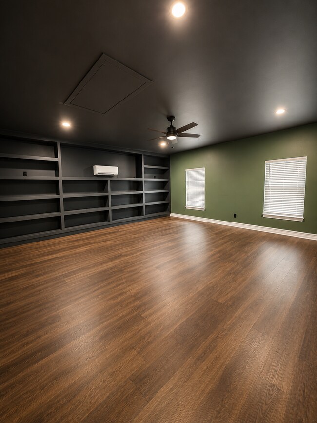 Building Photo - 212 Nandina Way