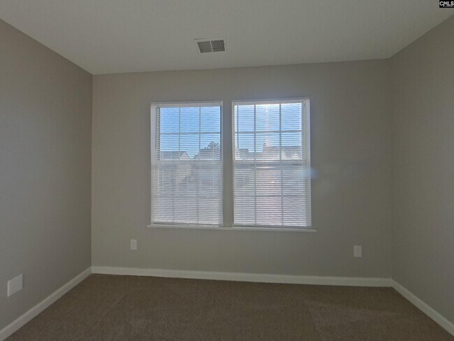 Building Photo - 411 Fox Trot Dr