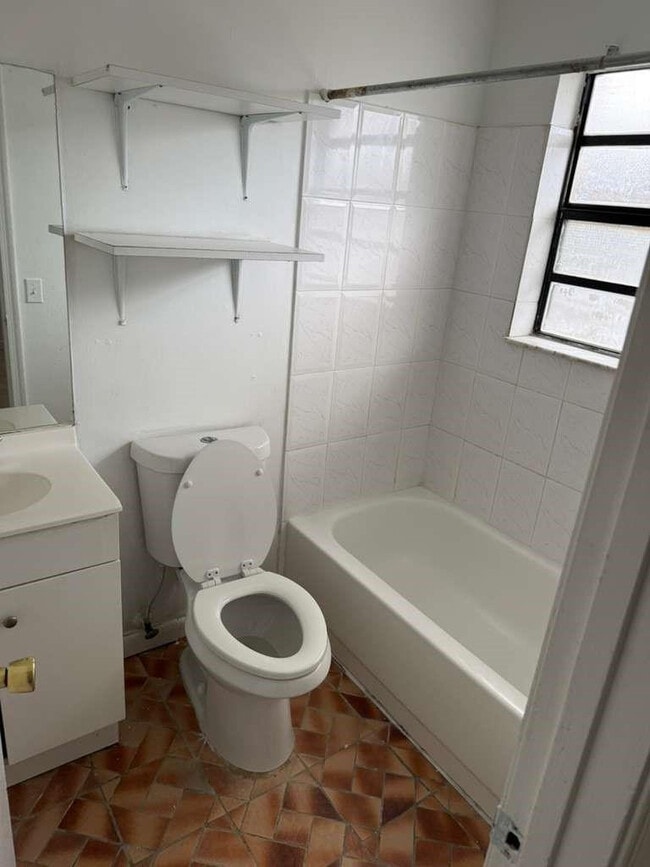 Building Photo - 218 NW 9th Ave