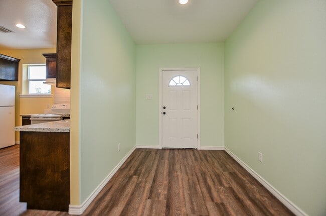 Building Photo - 239 Broadhurst