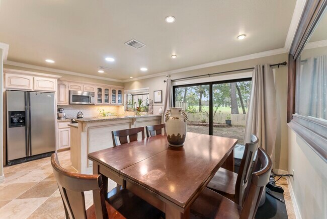 Building Photo - 2209 W Settler's Way