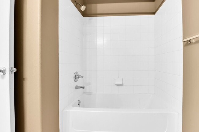 Building Photo - $2,300.00 - 2 Beds, 2 Baths, Condo in Litt...
