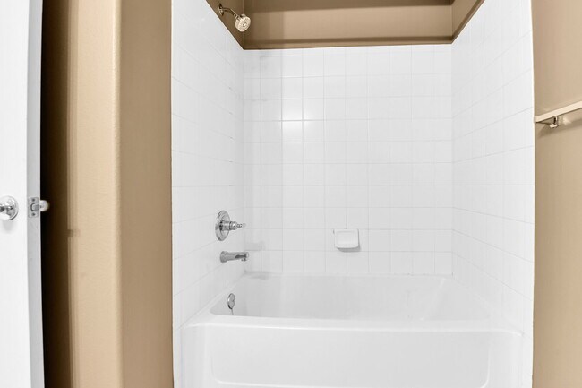 Building Photo - $2,350.00 - 2 Beds, 2 Baths, Condo in Litt...