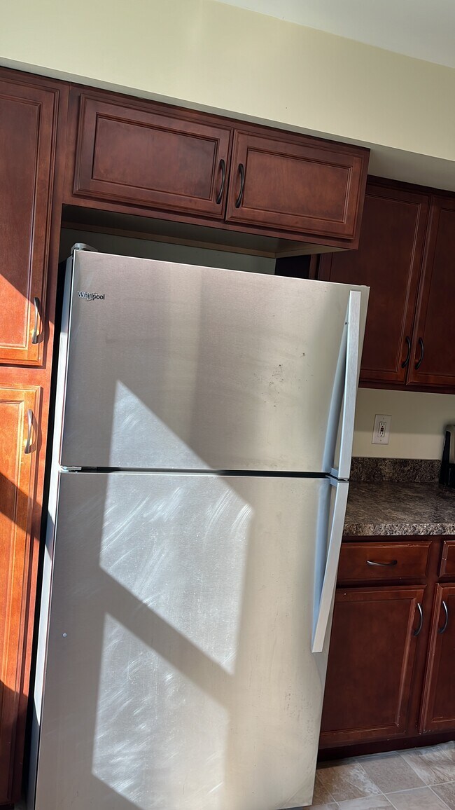 Building Photo - 2 Wimbledon Ln