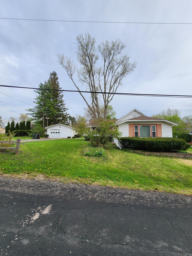 Primary Photo - W1023 Golden Glow Rd