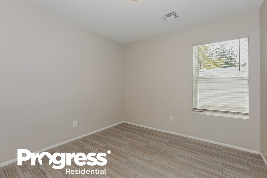 Building Photo - 1718 E Daniella Dr