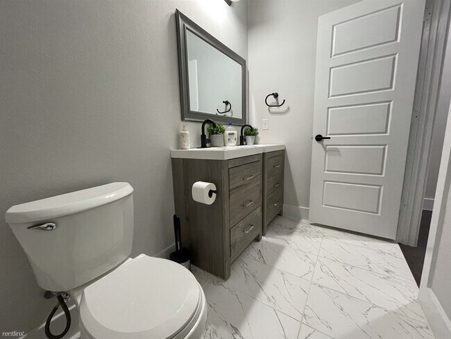 Building Photo - 3 br, 2 bath Duplex - 804 Green Castle Dri...