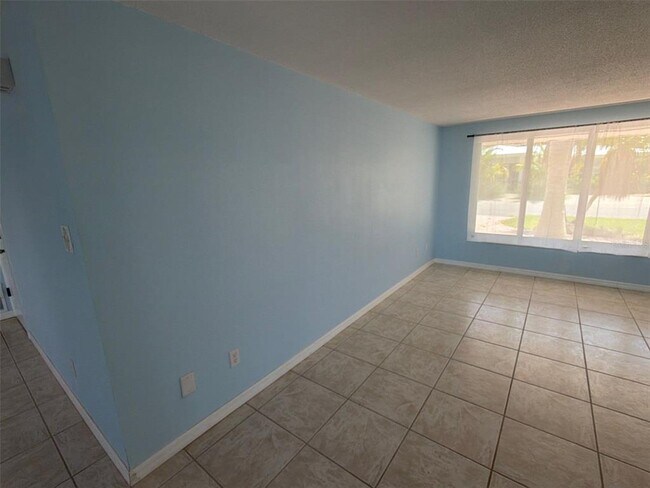 Building Photo - 561 Tarawitt Dr