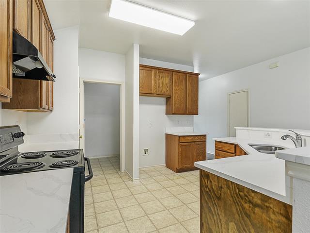 Building Photo - 4700 Brighton Dr