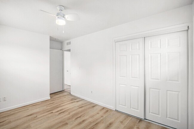 Building Photo - Beautiful 2BR/1BA Duplex in Independence!